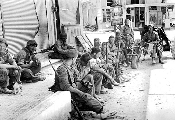 German paratroopers in Heraklion, May 1941