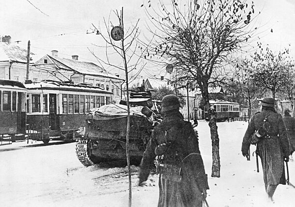 German troops in Kalinin in the mid sector of the Eastern front, 1941