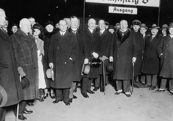 German delegation before their departure to the Second Hague Conference, 1930