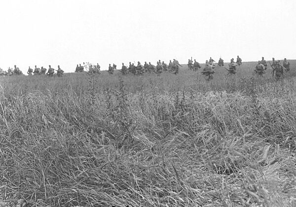 Austrian infantry on the Eastern front, 1915