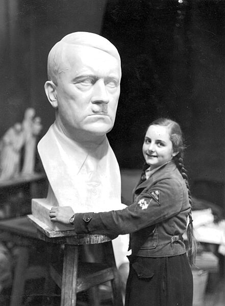 Eleonore Limburg in front of a bust of Hitler by Josef Limburg, 1935