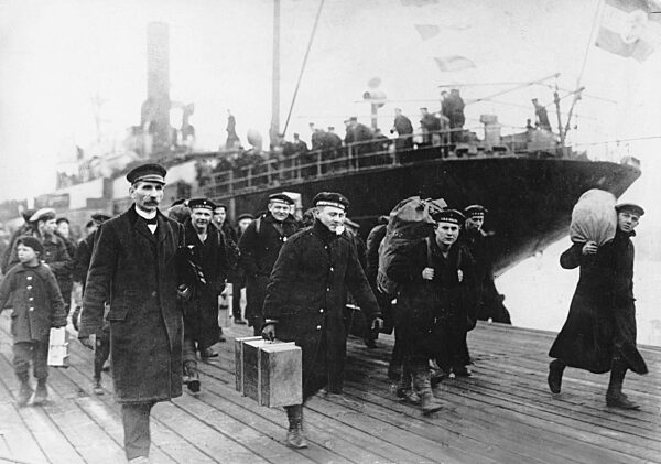 Sailors of the deep sea fleet in Wilhelmshaven, 1920