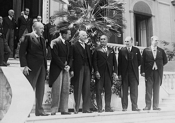 Schubert, Grandi, Heinrich Brüning, Benito Mussolini, Julius Curtius und Orsini-Baroni in Rom, 1931