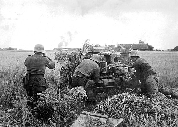 Deutsche Pak im Kampf gegen russische Panzer