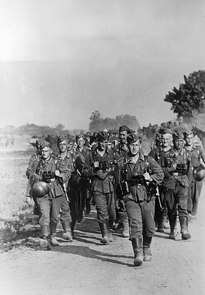 German soldiers marching in Russia, 1941
