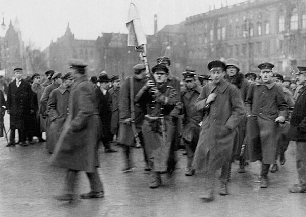 Parlamentär während der Meuterei der Volksmarinedivision, 1918