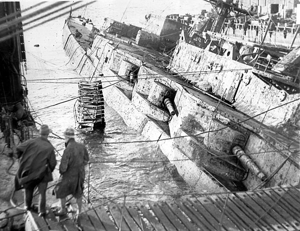 The scuttled "Hindenburg" is raised in Scapa Flow