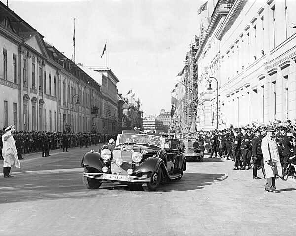 Anfahrt von Adolf Hitler zur Reichstagssitzung am 06.10.1939