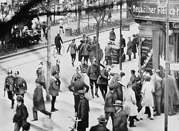 Street battles between the KPD and SA, 1929