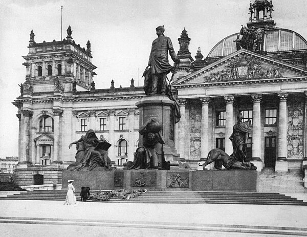 SZ Photo - Albert Speer - buildings and models