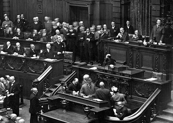 Motion of censure of the Communists against the government Papen on 12 September 1932 Berlin