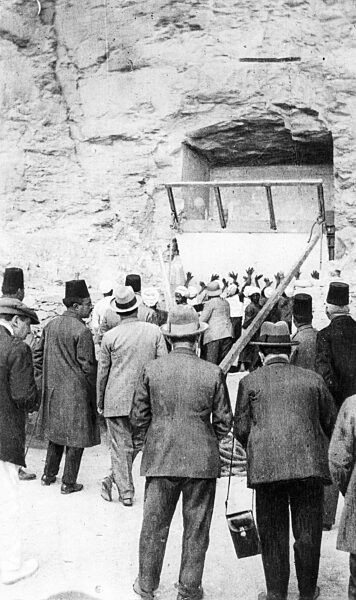 Untersuchung der Grabschätze des Tutenchamun