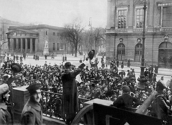 Ansprache vom Kronprinzen-Palais nach der Erklärung der Republik, 1918