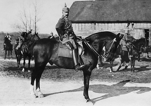 Kaiser Wilhelm II. on the front, 1915