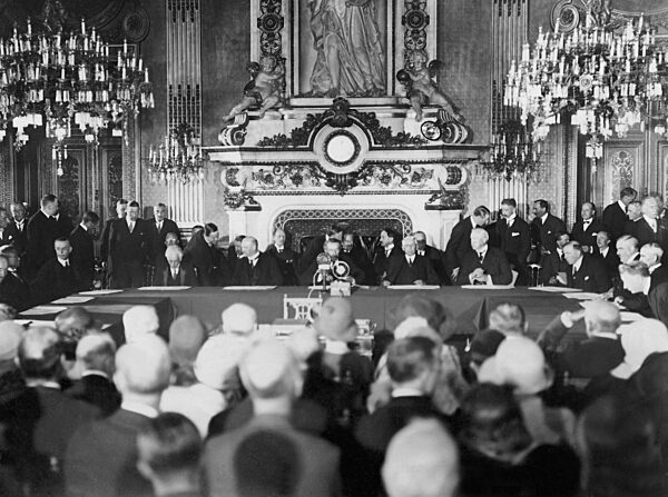 Signing of the Kellogg-Briand Pact, 1928