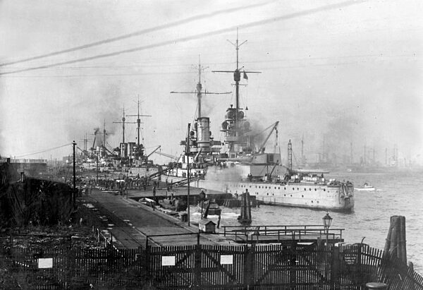 Ships of the deep-sea fleet in the Wilhelmshaven harbor, 1918