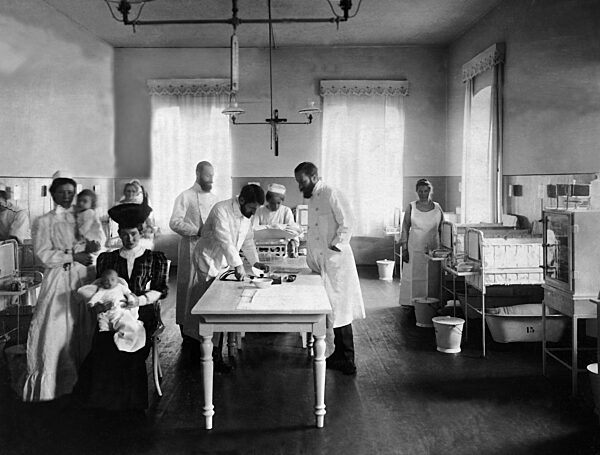 Infant room of the Gisela Children's Hospital in Munich, 1906