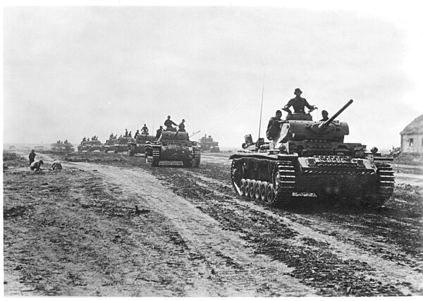 Deutsche Panzer III bei der Panzerschlacht um Kursk, 1943