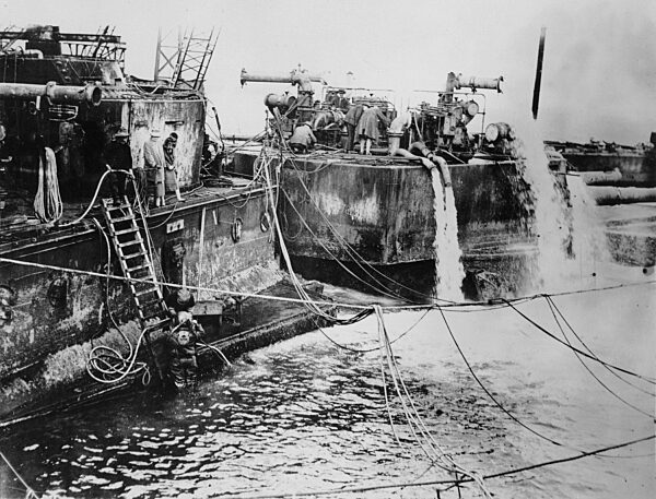 The scuttled "Hindenburg" is raised in Scapa Flow