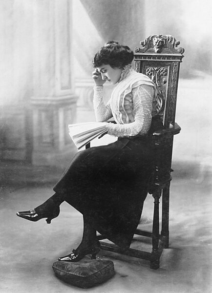 Women's and shoe fashions from 1909