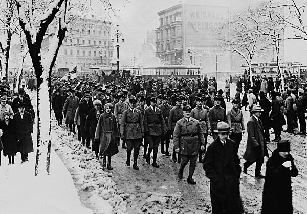 Demonstration against the signing of the Locarno Treaties in the Berlin Lustgarten, 1925