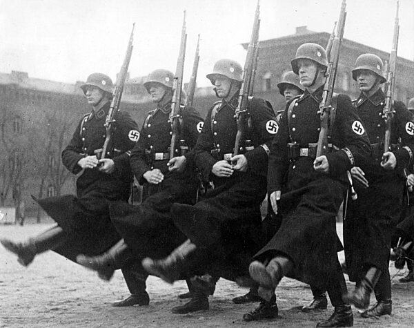 SS-Leibstandarte Adolf Hitler auf dem Kasernenhof 1938