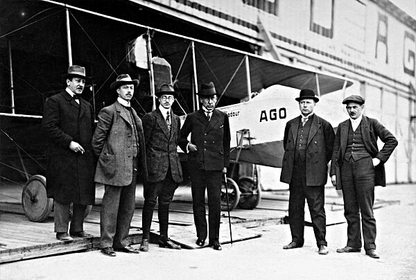 Roald Amundsen visits the airfield in Berlin-Johannisthal, 1914