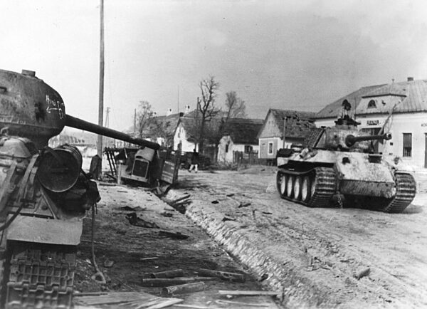 German Panther tank advances in Hungary, 1945
