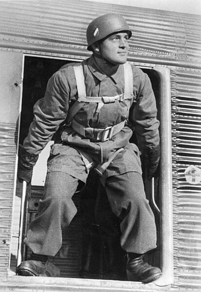 German paratrooper during jumping instruction, 1940