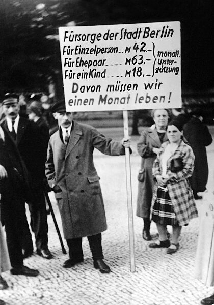 Unemployed protest against the inadequate care, 1931/32