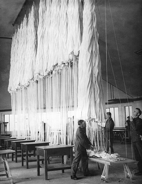 Packing chamber in the Parachute school at Stendal, 1938
