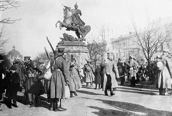 Russian troops in occupied Lemberg, 1914