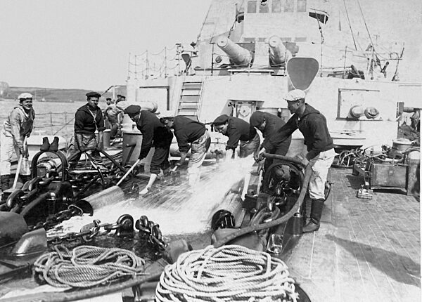 Sailors cleaning the ship, 1911