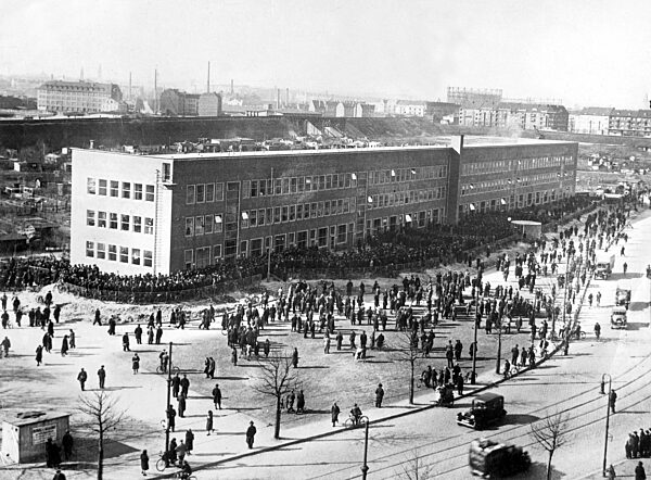 Unemployed before the labor agency in Berlin, 1932