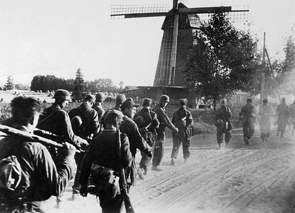 German paratroopers in Lithuania, 1944