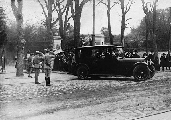 Woodrow Wilson in the car during the peace conference of Versailles, 1919