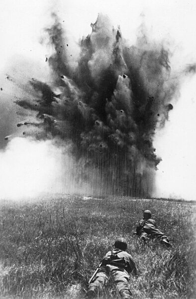 German paratroopers during combat on the Eastern front, 1942