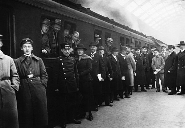 Departure of the German delegation to the peace conference at Versailles, 1919