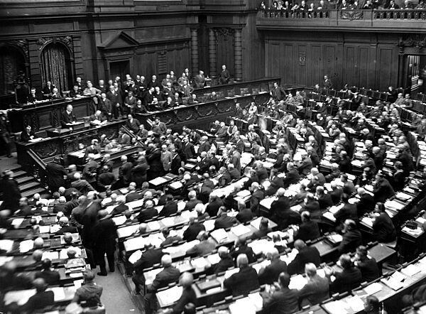 Reichstag at the adoption of the Young Plan, 1930