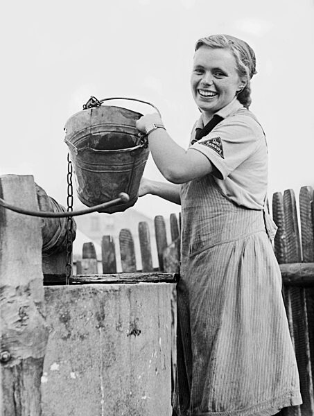 BDM leader during 'Osteinsatz' in Warthegau, 1940