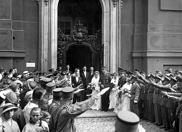 Wedding of the 'Luise Brides' in the garrison church in Potsdam, 1936