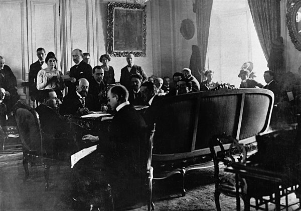 German press representatives at the peace conference in Versailles, 1919