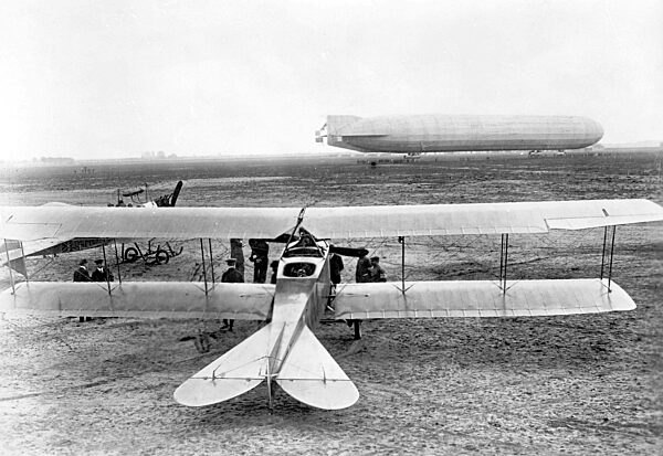 Marine-Luftschiff 'L 2' (LZ 18) in Johannisthal, 1913