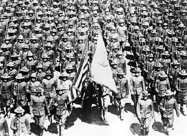 Parade amerikanischer Soldaten in Paris, 1918
