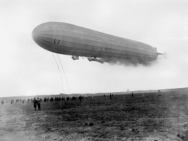 Havarie des Marine-Luftschiffes 'L 2' (LZ 18) in Johannisthal, 1913