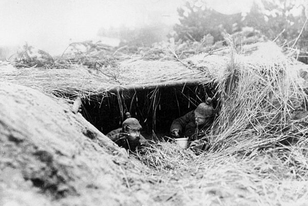 German artillery men in a shelter, 1915