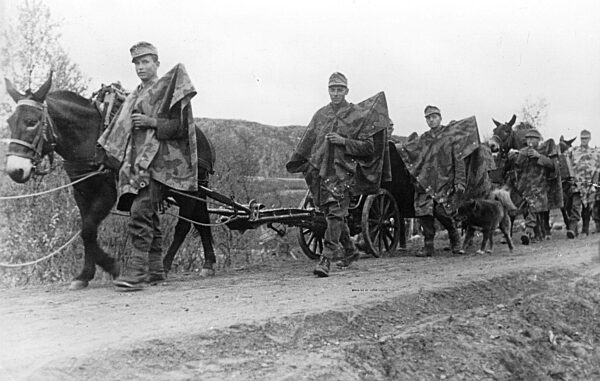 German mountain infantry cross over the Finnish-Russian border, 1941