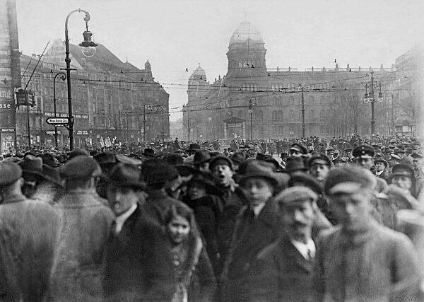 Crowd in Berlin during the Spartacist uprising, 1919