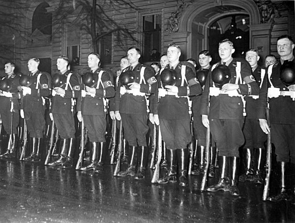 Zapfenstreich der SS-Leibstandarte Adolf Hitler