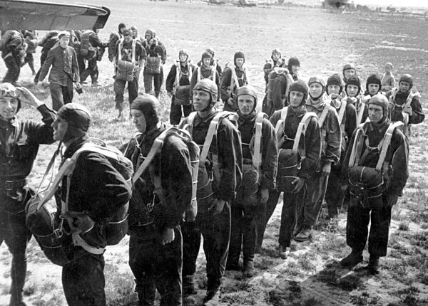 Paratroopers of the Red Army in 1934